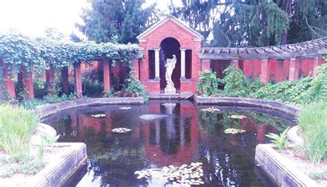 Vanderbilt Formal Gardens - Boating on the Hudson Articles