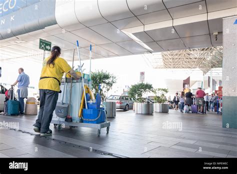 Airport cleaner hi-res stock photography and images - Alamy