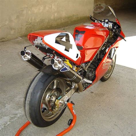 Ducati 888 race | Ducati 888, Ducati cafe racer, Racing bikes