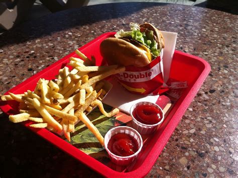 Chewing through life: In N Out Burger..............review of a fast ...