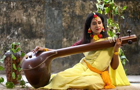 A woman playing Saraswati veena - PixaHive