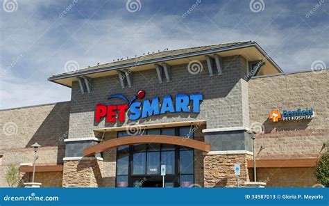 Pet Smart Store/Banfield Vet Hospital Editorial Stock Photo - Image: 34587013