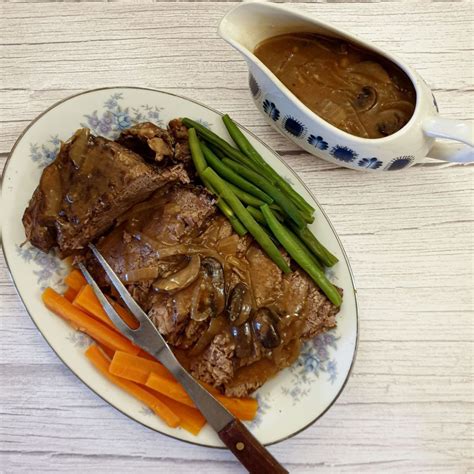 Slow-cooker beef topside with horseradish - Foodle Club