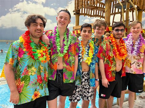 SK Gaming on Twitter: "Enjoying a beautiful conte- uuh vacation day at @TIresort 🌴 https://t.co ...