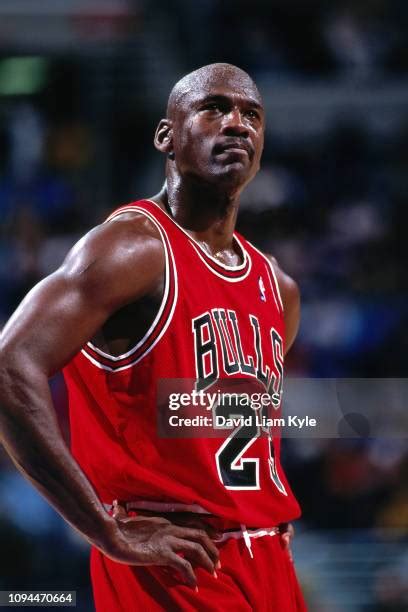 Michael Jordan 90s Photos and Premium High Res Pictures - Getty Images