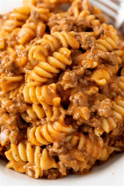 This Ground Beef Pasta recipe is an easy 30 minute meal with a creamy meat sauce that taste ...