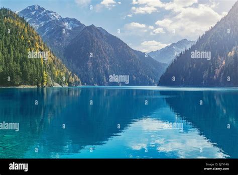 View of Long Lake at autumn day time. Jiuzhaigou nature reserve ...