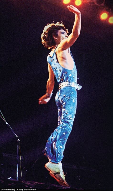 70s Fashion: Mick Jagger's 60s style and iconic Rolling Stones' outfits ...