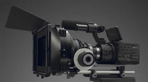 UrbanFox.TV Blog: Sony NEX-FS100 takes on DSLRs