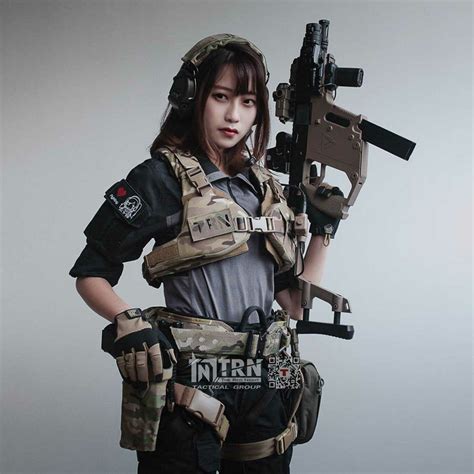Female tactical vest | Tactical vest, Chest rig, Military girl