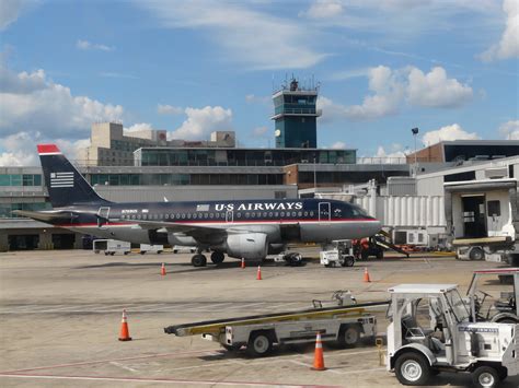 File:Aircraft at Philadelphia International Airport.JPG - Wikipedia