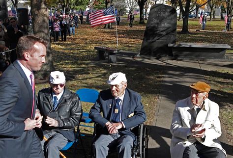 Surviving WWII Doolittle Raiders make final ceremonial toast, big crowds for events in Ohio ...