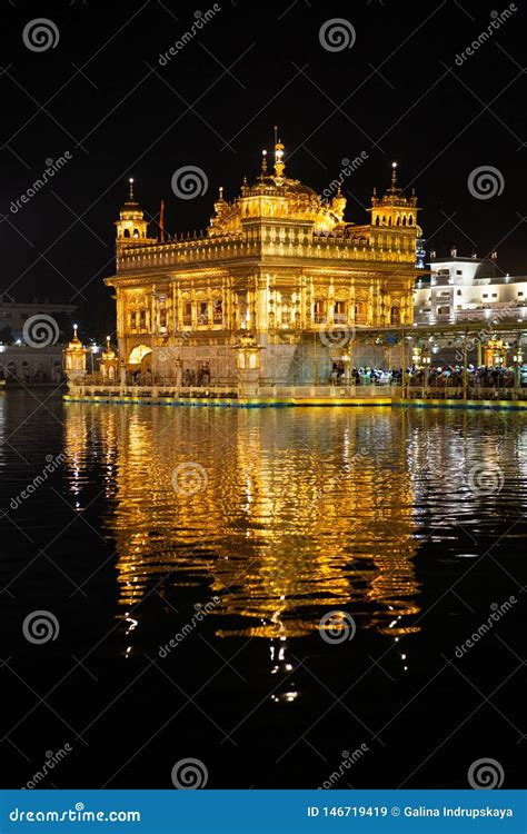 Golden Temple Harmandir Sahib in Amritsar at Night Stock Image - Image of punjabi, gurudvara ...