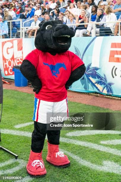 Smu Mascot Peruna Photos and Premium High Res Pictures - Getty Images