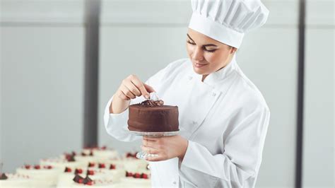 How Much Money Do Pastry Chefs Typically Make?