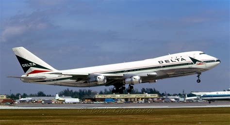 Delta Air Lines and the Historic Boeing 747-100 : AirlineReporter