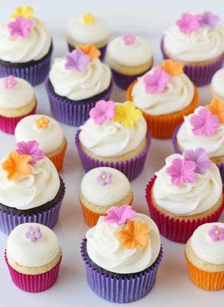 Summer Luau Cupcakes with Fondant Flowers – Glorious Treats