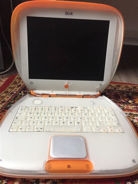 I got my first iBook G3 Clamshell today! : r/mac