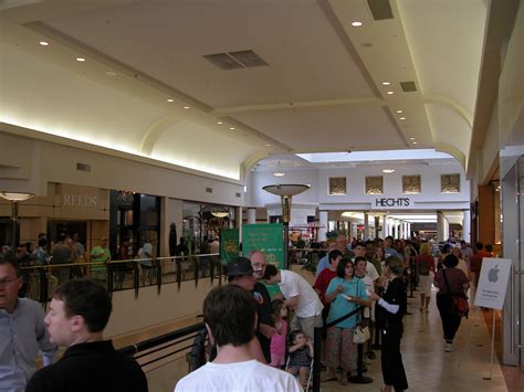 crabtree opening | the apple store, crabtree valley mall. | el frijole | Flickr