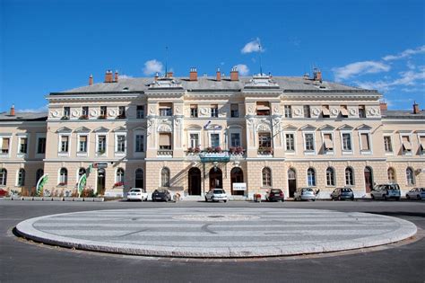 Italy/Slovenia border in Gorizia/Nova Gorica : r/Borderporn