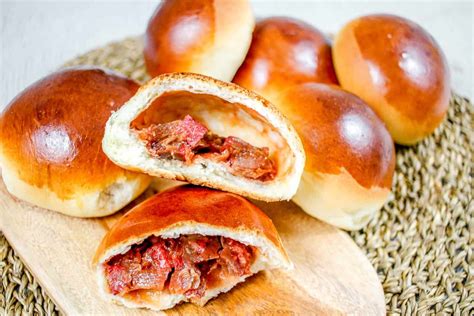 Chinese BBQ Pork Buns / Baked Char Siu Bao (Bánh Mì Ngọt Nhân Xá Xíu ...