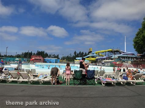 Wave Pool at Wild Waves Theme Park | Theme Park Archive