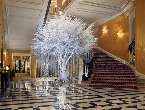 Claridges Christmas Tree 2024 - Singing Christmas Tree 2024