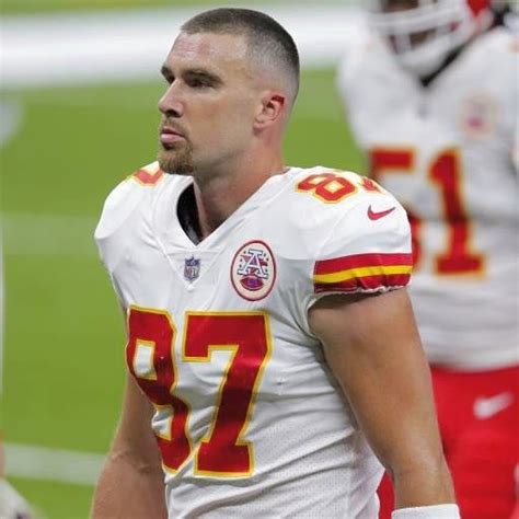 Travis Kelce Haircut and How to get it - Dr HairStyle