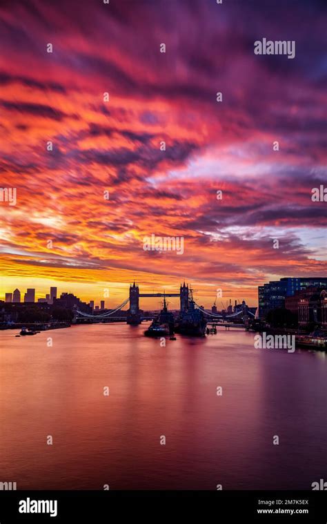 Beautiful sunrise view of the famous Tower Bridge in London Stock Photo - Alamy