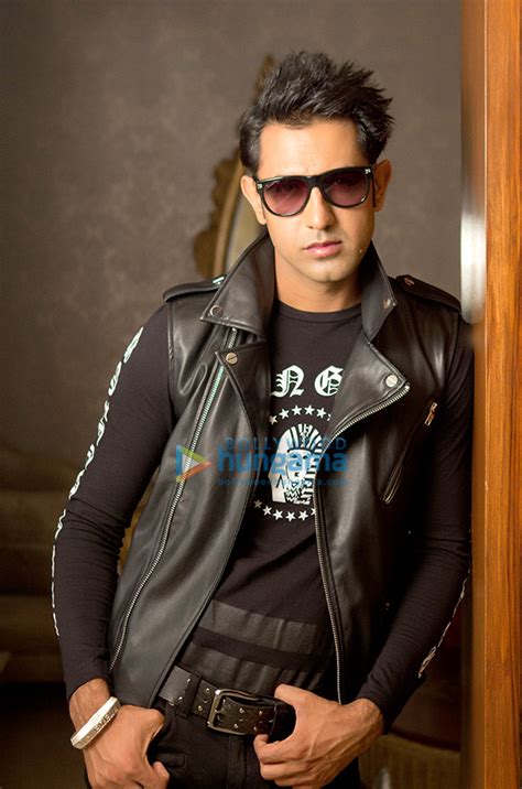 Gippy Grewal - Gippy Grewal Song - 585x884 Wallpaper - teahub.io