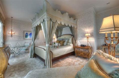 Disneyland Hotel Signature Suites