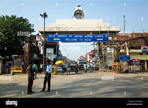 welcome to India sign, India Nepal border, Sunauli Stock Photo - Alamy