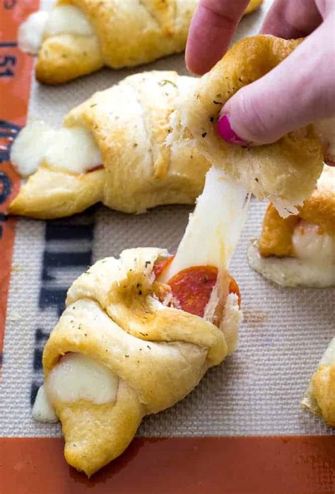 Pizza Stuffed Crescent Rolls | The Recipe Critic