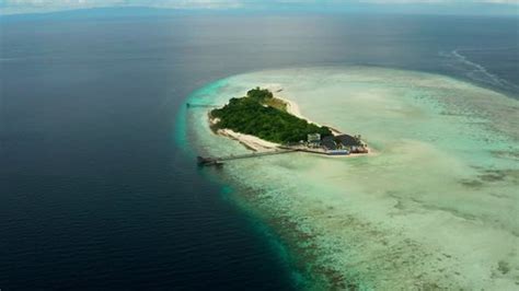 Aerial View Pandanan Island Semporna Sabah Stock Footage Video (100% Royalty-free) 1098615837 ...