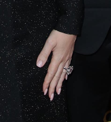 Mariah Carey Shows Off Stunning 35-Carat Engagement Ring