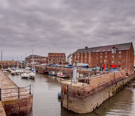 North berwick harbour editorial stock image. Image of tourists - 57039089