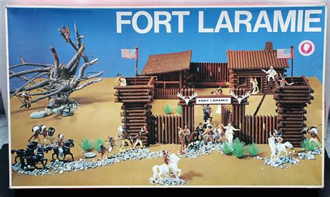 Fort Laramie. Plastic cowboy fort. Cowboy forten kwamen in verschillende uitvoeringen, ook in ...