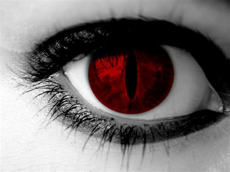 Take A Look At These Gorgeous And Scary Eyes! | Scary eyes, Vampire ...