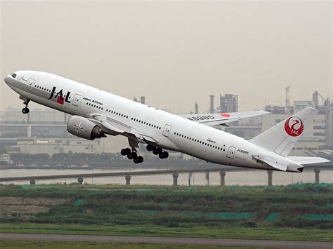 Japan Airlines 777-200 | I really like the old JAL livery. | Flickr