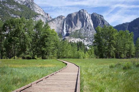 10 of the BEST Waterfalls in the US- Easy Hikes and Big Views