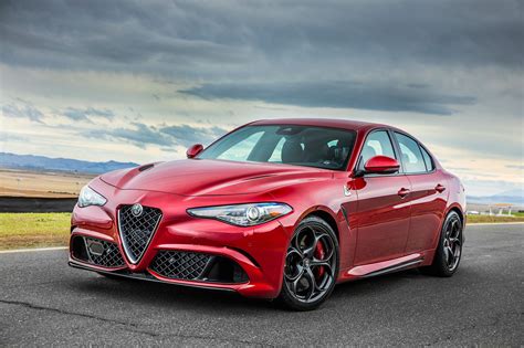 Alfa Romeo Giulia Wallpaper - Alfa Romeo Giulia Red 2018 - 2048x1365 Wallpaper - teahub.io