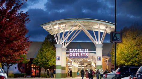 Great Lakes Crossing Outlets | Michigan