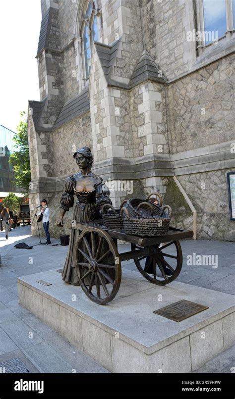 Statue of Molly Malone and her cart at the current location on Suffolk ...