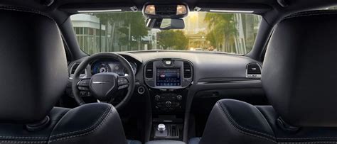 Chrysler 300 - Smart Interior Features