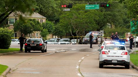 2 Dead, Including a Gunman, After a Police Shootout in Houston - The New York Times