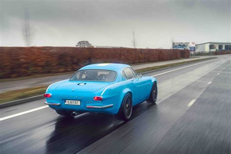 Volvo P1800 Cyan review: It doesn't get much better than this | Hagerty UK