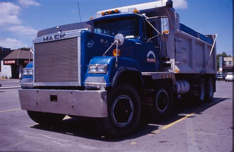 File:1987 Mack dump truck in Montreal Canada.JPG - Wikipedia