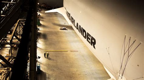 The massive, versatile and unusual Airlander 10 - CNET