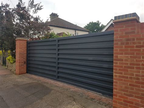 Electric sliding gates made of steel in anthracite grey. Solid back ...