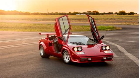 10 Things You Need To Know About The Original Lamborghini Countach